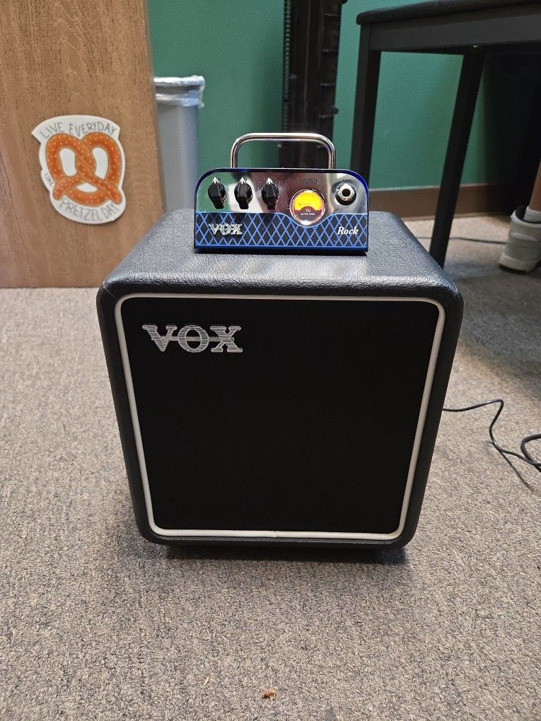 LIKE NEW Vox MV50 50-watt Hybrid Tube Head and BC108 25-watt 8-inch Cabinet