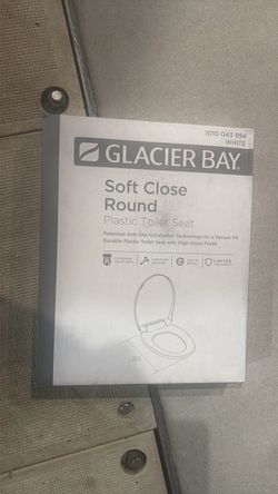 Glacier Bay Soft close round plastic toilet seat