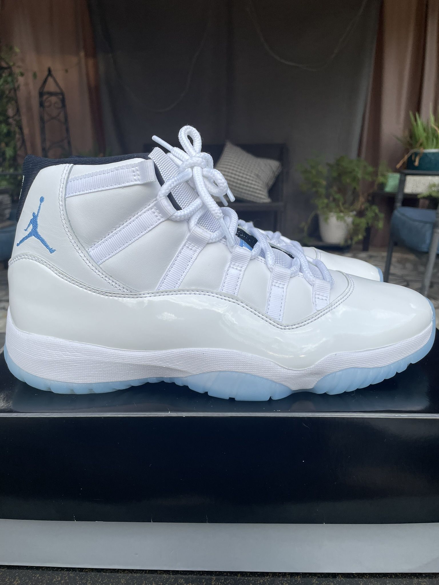 Jordan 11 Retro Legend Blue