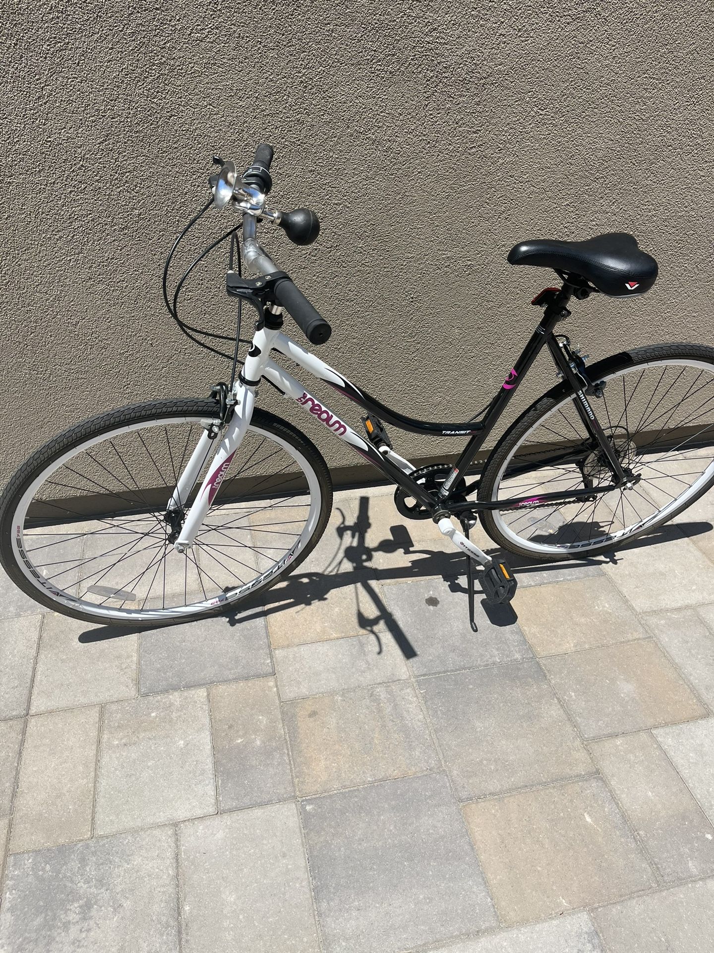 Realm Transit 700 Hybrid & Trekking Bike- 7 speed