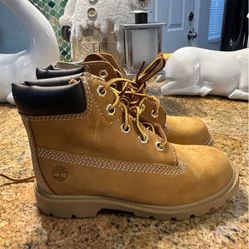Timberland Boots Brand New Hi Brown Size 11 , 12 kids no box 