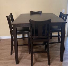 Like New Counter Height Dining Table Set – 4 Chairs – Dark Brown – American Furniture