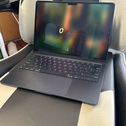 Apple MacBook Air (M2, 2022, 8GB RAM, 256GB SSD) Model A2681