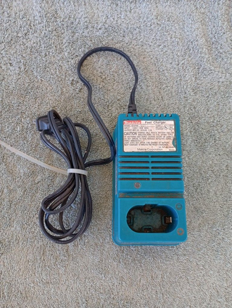 Makita Fast Charger DC9700A Battery Charger DC 7.2V,DC 9.6V 115 V 35W 50-60 HZ