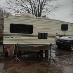 Truck bed camper