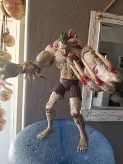 Batman Arkham Asylum Deluxe Titan Joker figure for Sale in Phoenix, AZ -  OfferUp