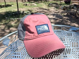 THE NORTH FACE VINTAGE SNAPBACK HAT - minor detail