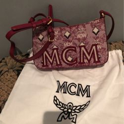 Authentic Mcm Visetos Jacquard /leather Red https://offerup.com/redirect/?o=QmFnLk5ldw==