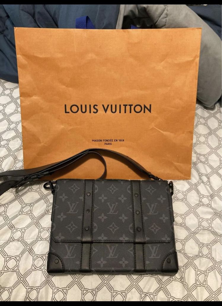 Louis Vuitton Trio Messenger Bag for Sale in Fort Lauderdale, FL - OfferUp