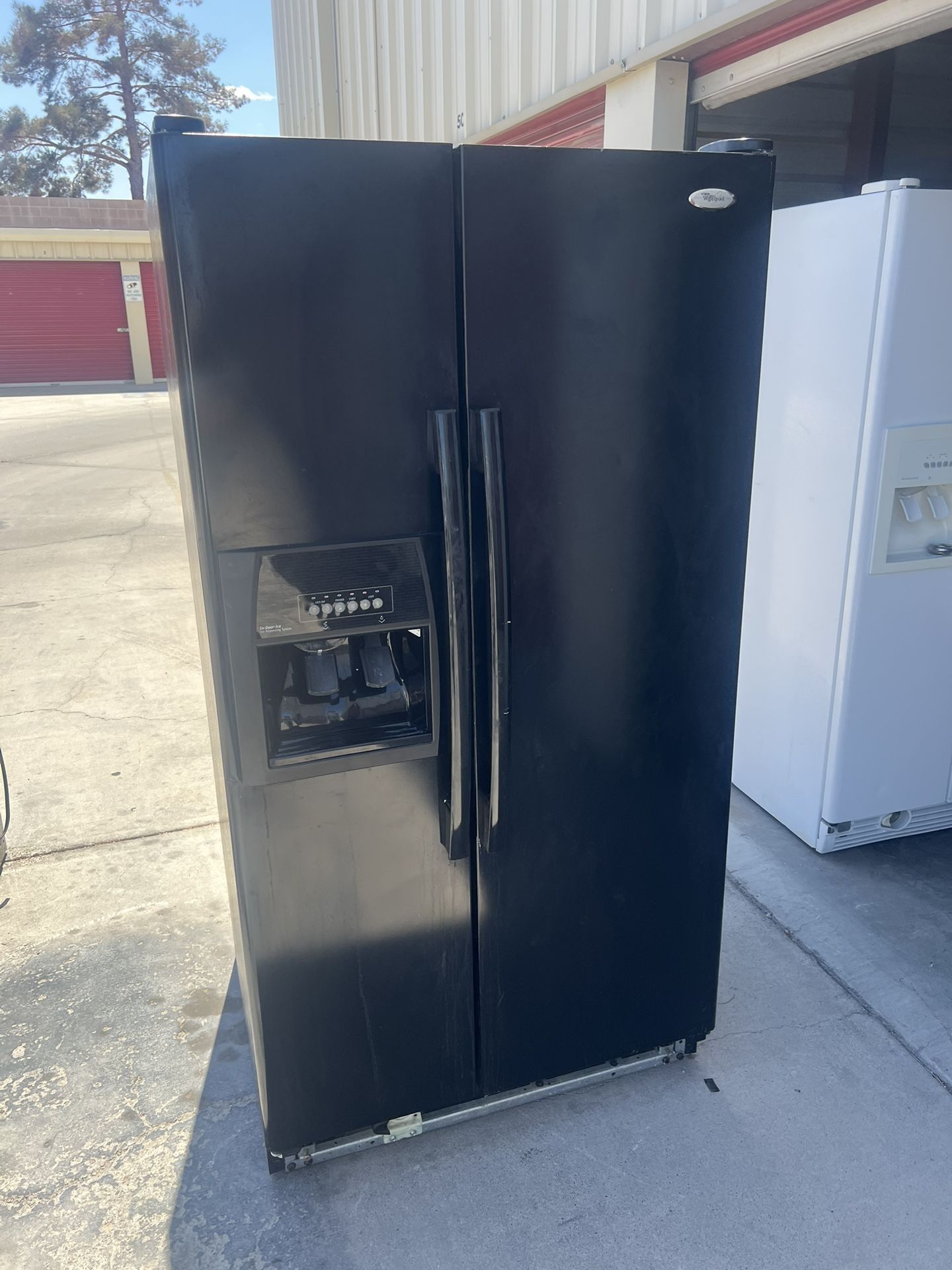 WHIRLPOOL REFRIGERATOR 