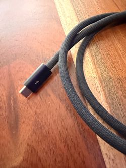 Thunderbolt 4 USB-C Cable - Black Braided