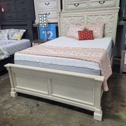 ASHLEY'S BOLANBURG BED FRAME, QUEEN BED FRAME SOLID WOOD - [NEW]