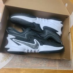 Size 11.5 - Nike Cosmic Unity 2 Black Football Gray