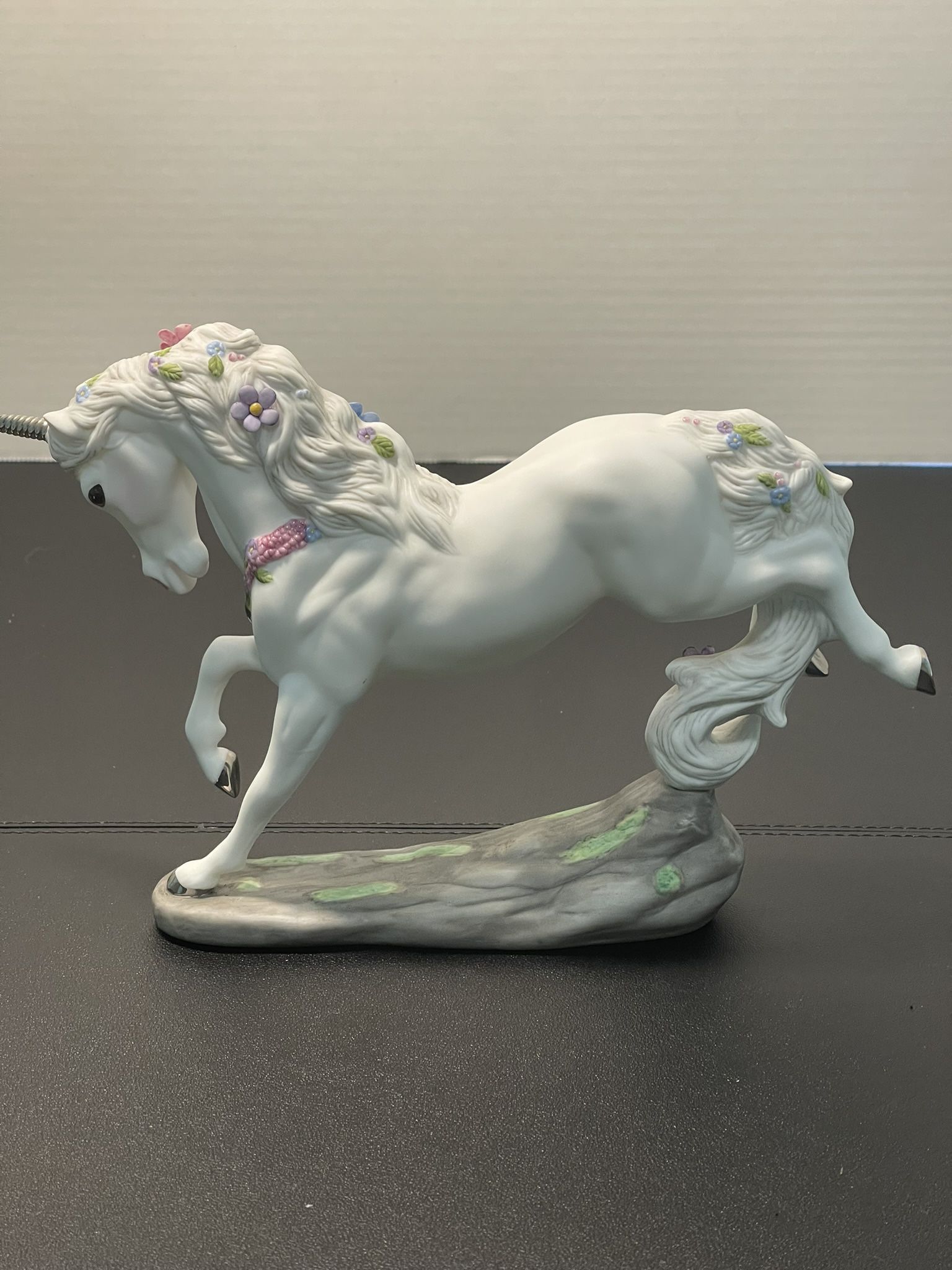 Princeton Gallery Vintage 1986 Love’s Delight White Unicorn Porcelain
