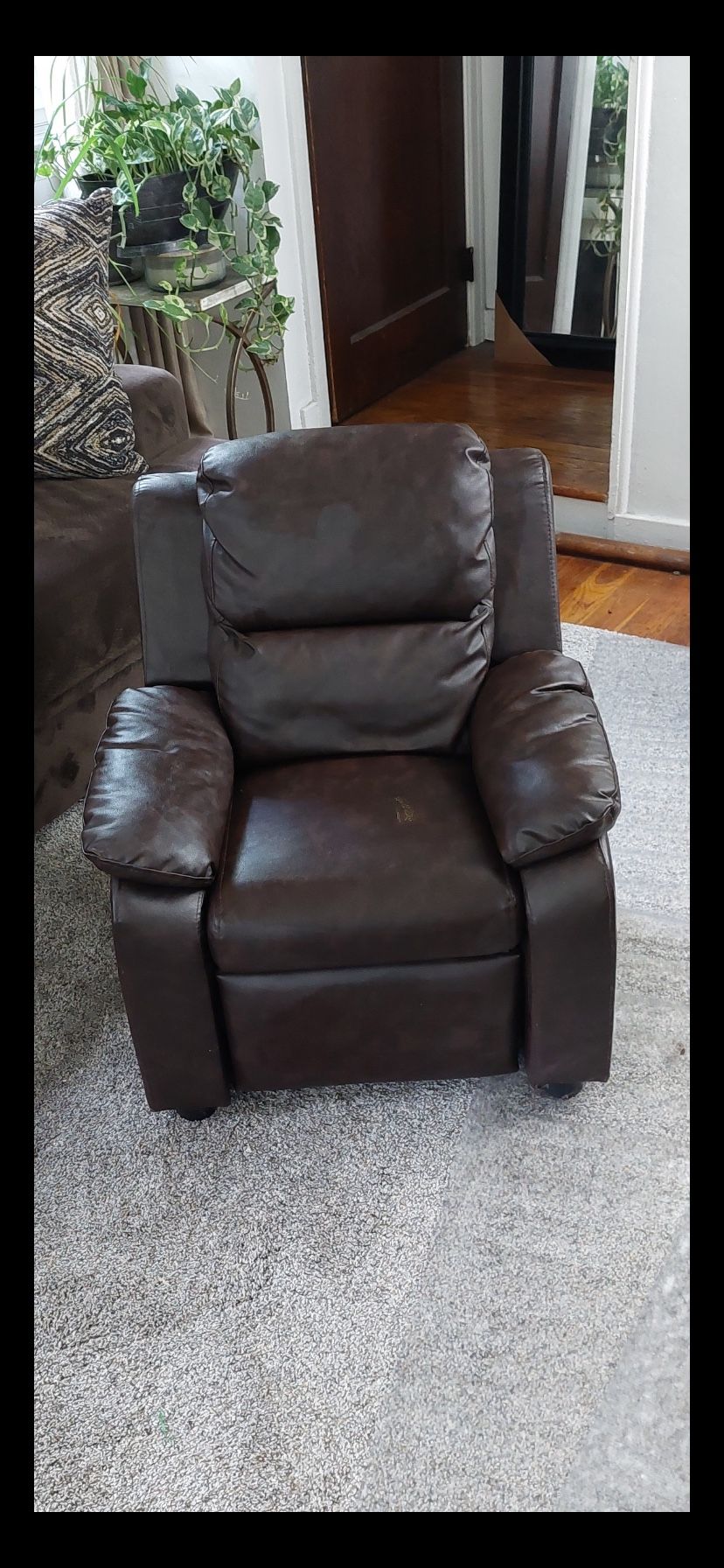Childs Recliner, Brown