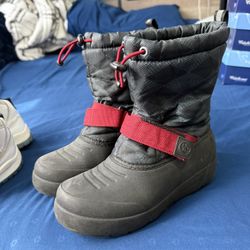 Kids Size 3 Snow boots 