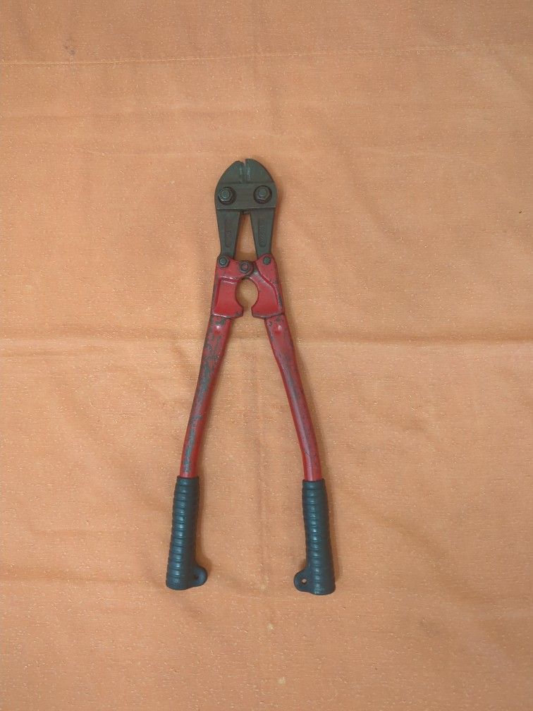 Heavy Duty Wire Mesh Cutter 18"