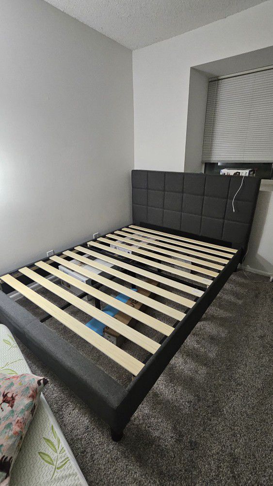 ZINUS Standard Bed Frame - Queen
 