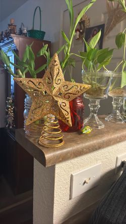 Christmas tree stars. Gold.