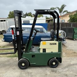 Clark Forklift. (Read Description)