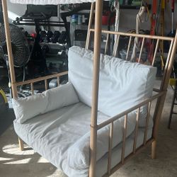 Indoor/Outdoor Canopy Chair 