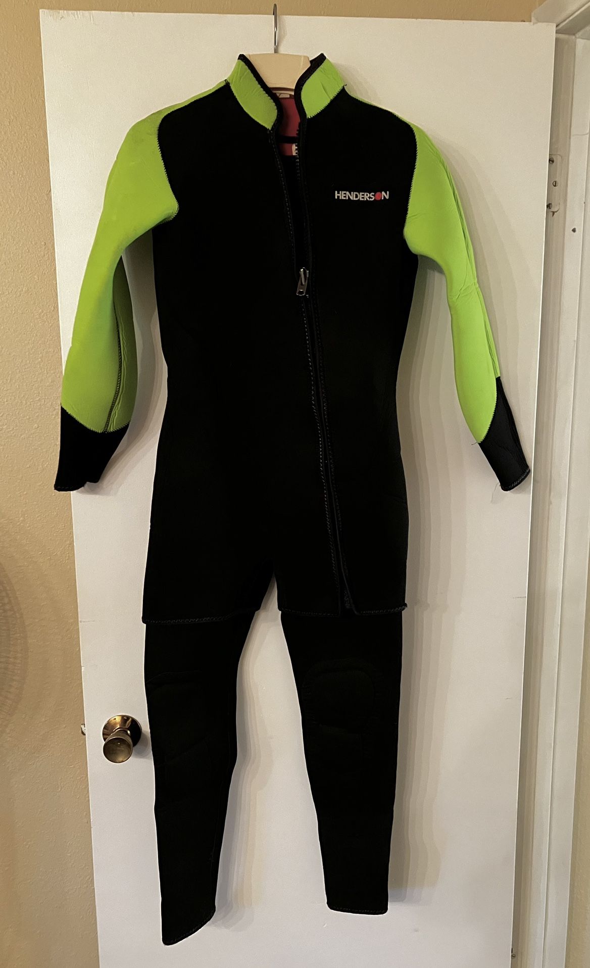 Henderson 7 mm scuba diving or snorkeling, wetsuit. No rips or tears.