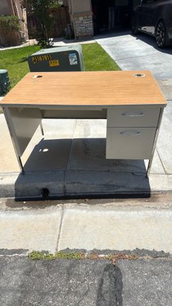 Free desk