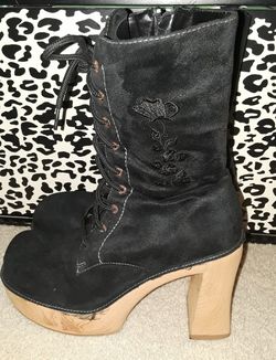 Womans size 7 boots