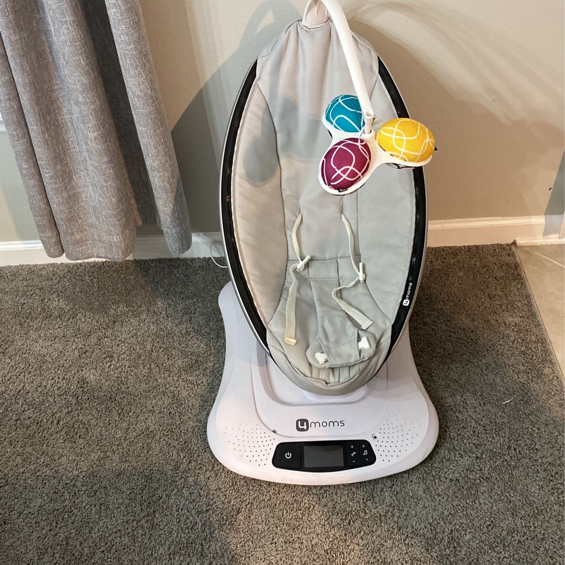 4moms MamaRoo Multi-Motion Baby Swing, Bluetooth Enabled with 5 Unique Motions, Grey