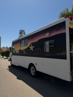 READY to use Food Truck ! Make an Offer - Need gone now !