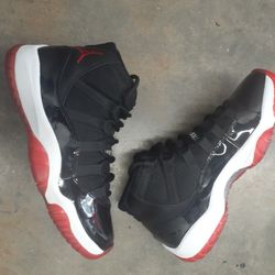 2012 Air Jordan Retro 11 "Breds" Size 8.5