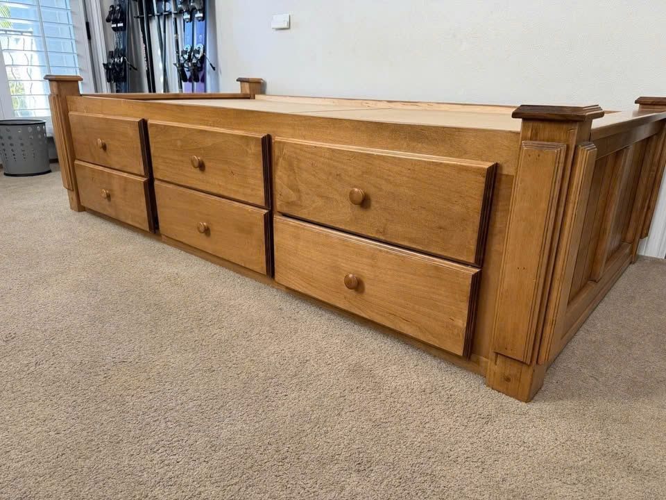 Wood twin bed base with 12 drawers + Twin Mattress