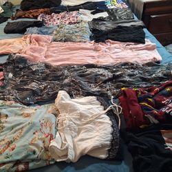 Woman's Small    22 Pieces Everything For 5dollars 