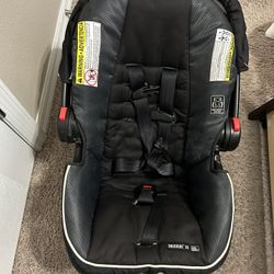 GRACO Car seat- SNUGRIDE 35