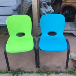 Set Of 2 Lifetime Children’s Chairs 