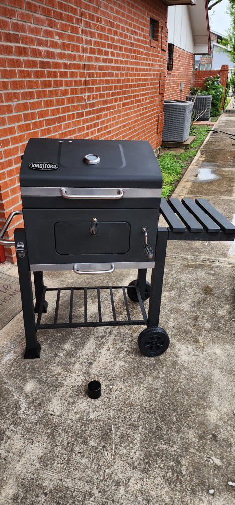 Barbeque Pit In Good Condition 