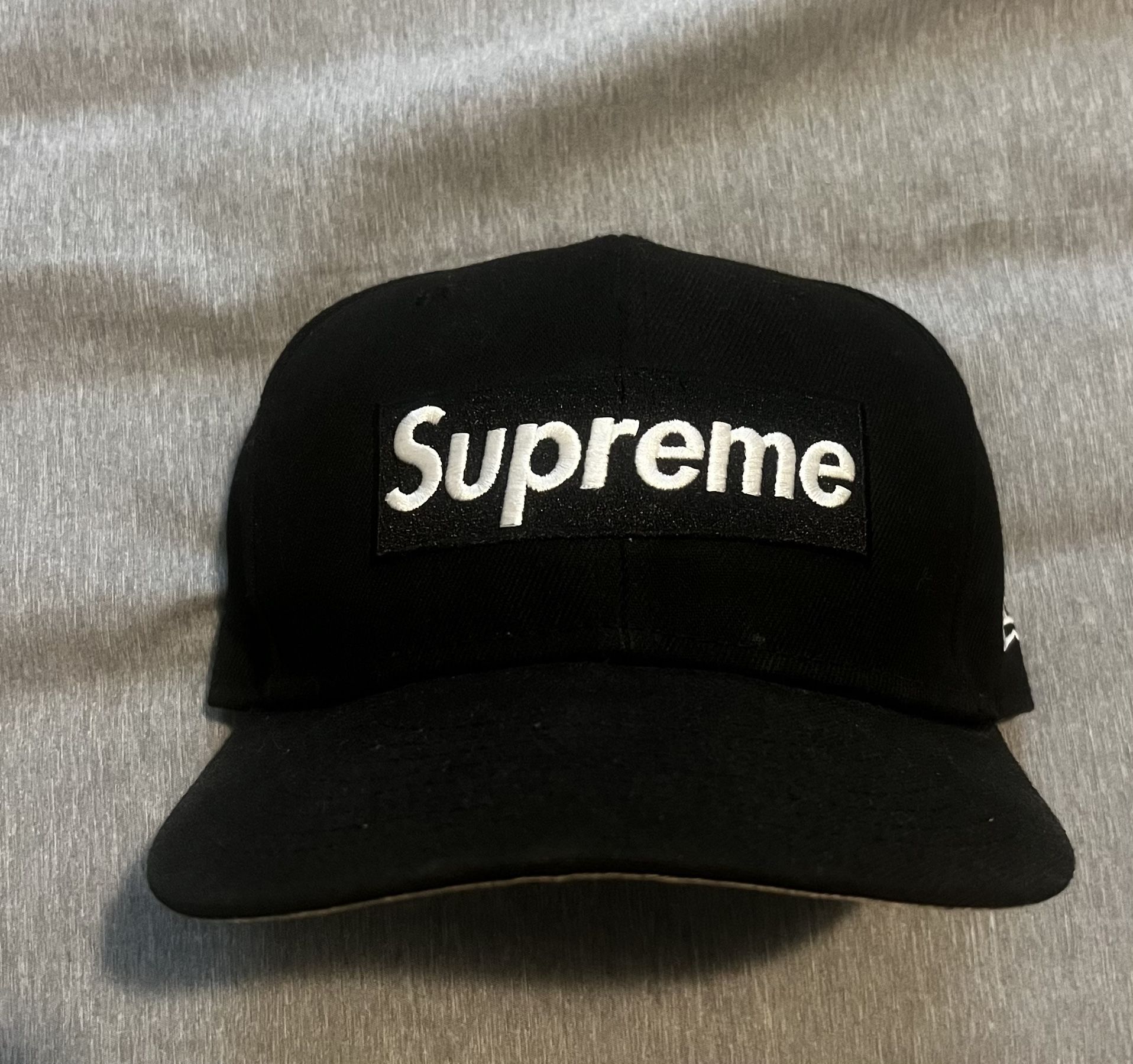 Supreme fitted hat