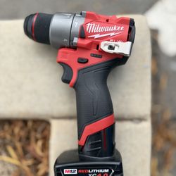 Milwaukee M12 1/2 Drill Driver With Xc 4.0 Battery
