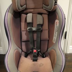 CHICCO CONVERTIBLE CAR SEAT 