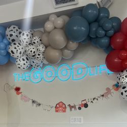 CUSTOM BALLOON ARCHES