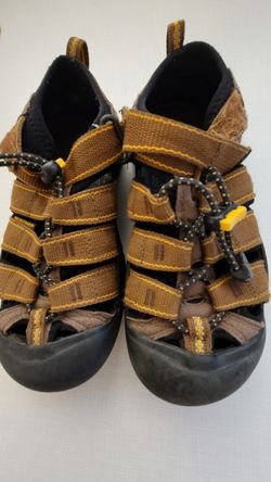 KEEN Brown Newport Boys/Girls Water Sandal 5 U.S.