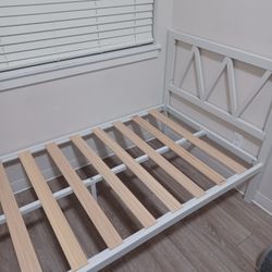 White Metal Twin Bedframe With Headboard 