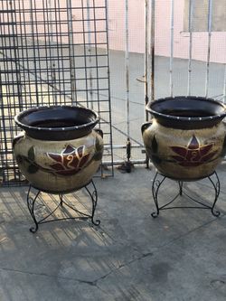 Macetas de barro en vase de metal ! ♥️