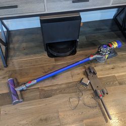 DYSON V8 Stick Cordless Vacuum!