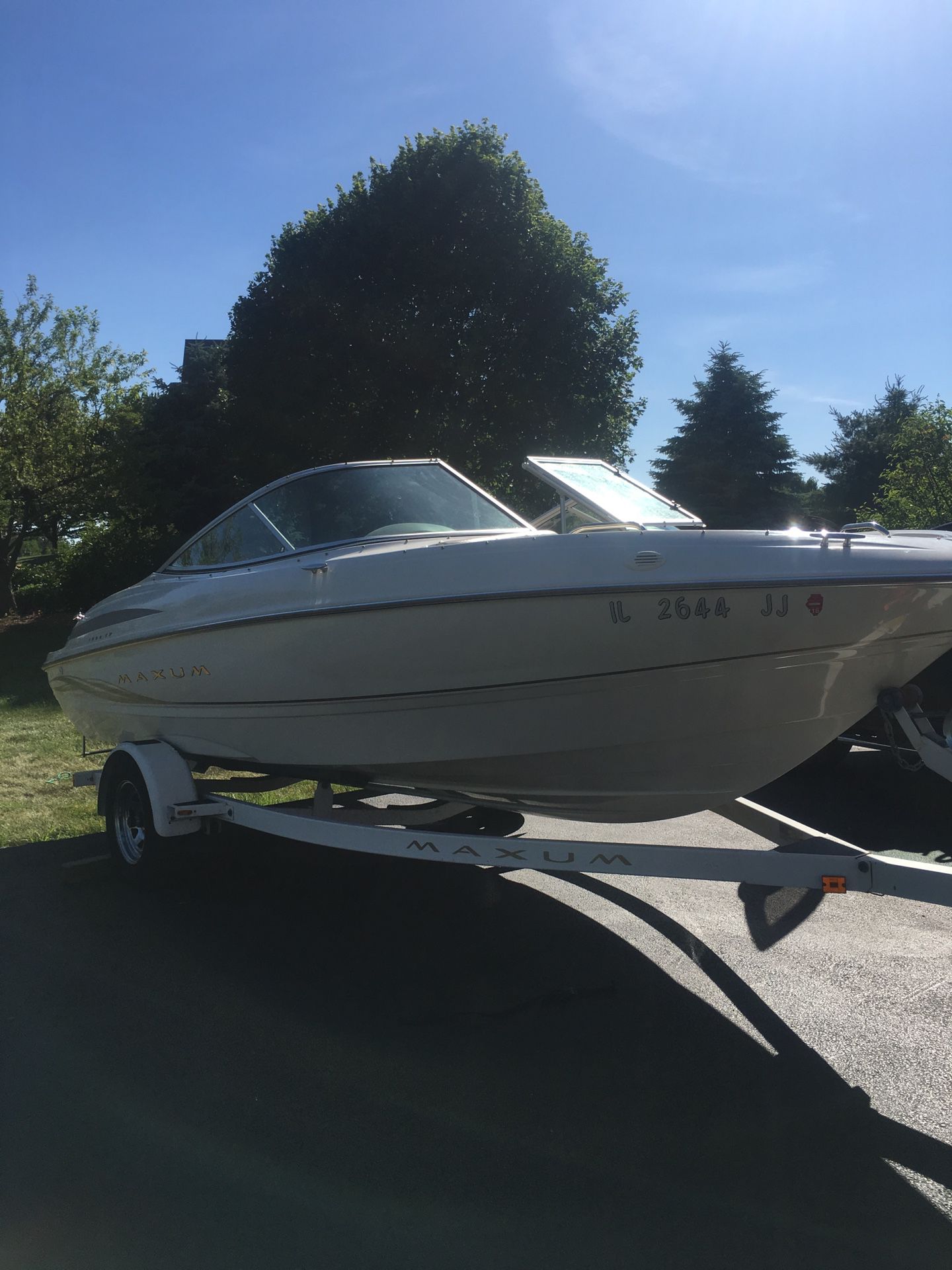2000 Maxum 19 ft. boat with a Mercury motor.