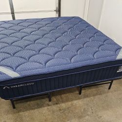 LIKE NEW! DreamCloud Luxe King Mattress - Delivery Available