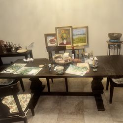 Expendable Dining Table With 4 Chairs In Good Condition , There Are Signs Of Wear And Tears