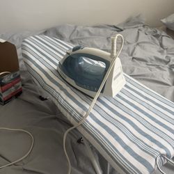 Travel Iron – Compact & Powerful 