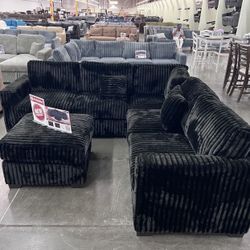 Brand New Sectional Sofá With Ottoman 