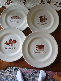 4 Holiday Plates Perfect Condition
